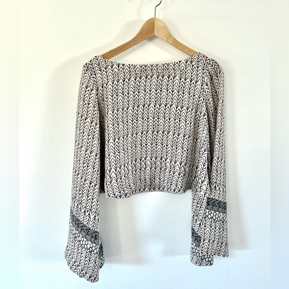 Free People Printed Stars Aligned Wide Bell Sleeve Boxy Crop Blouse Size Small - Picture 5 of 9